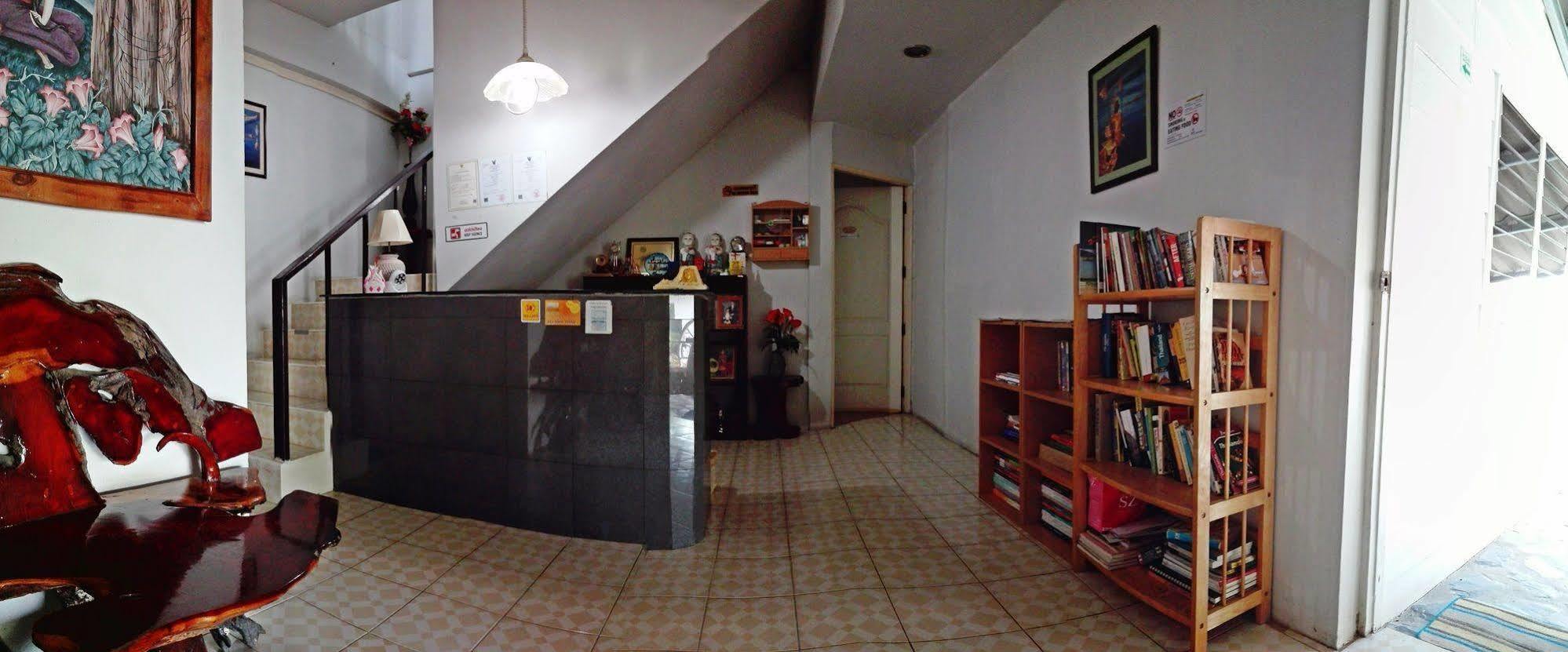 P.California Inter Hostel Nang Rong Exterior foto